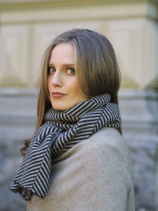 VEGA Huivi | Merino-Possum | Black / Oyster