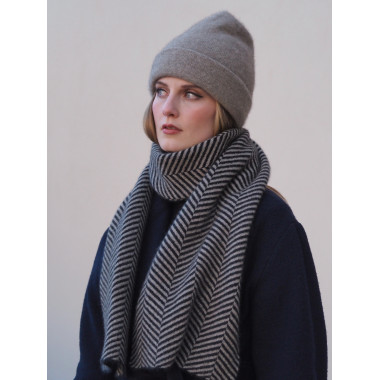 VEGA Scarf | Merino-Possum | Black / Oyster