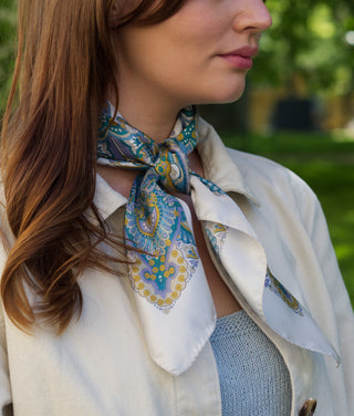 AIDA Silkkihuivi | 70 x 70 cm | White / Gemstone