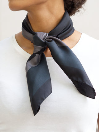COLUMBA Silkkihuivi | 70 x 70 cm | Black