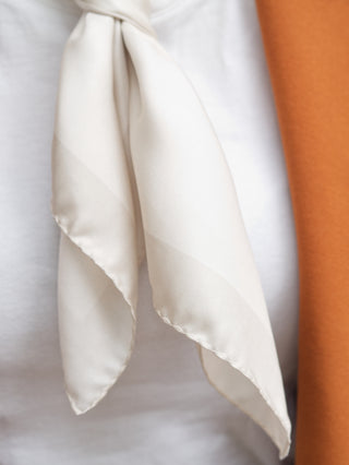 COLUMBA Silkkihuivi | 70 x 70 cm | Ivory