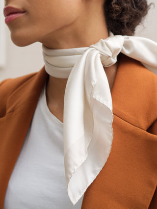 COLUMBA Silkkihuivi | 70 x 70 cm | Ivory