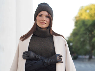 Stella Lammas | Villa | Black
