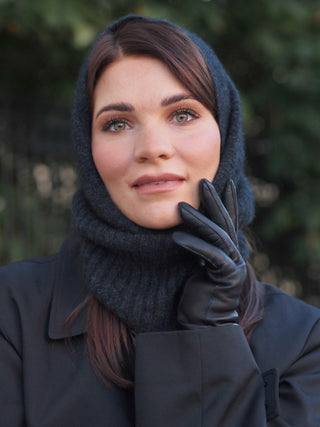 Stella Lammas | Villa | Black