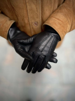 Hanne Lammas | Villa | Black
