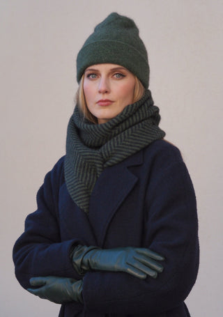 VEGA huivi | Merino-Possum | Charcoal / Jungle