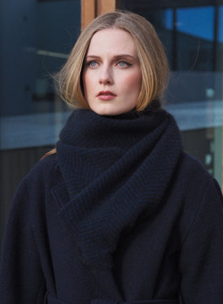 VEGA huivi | Merino-Possum | Black / Maritime