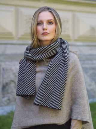 VEGA Huivi | Merino-Possum | Black / Oyster