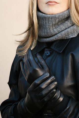 Stella Lammas | Villa | Black