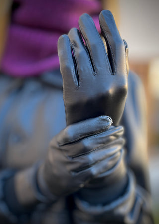 Stella Lammas | Villa | Black