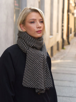 VEGA Schal | Merino-Possum | Schwarz / Austernfarbe