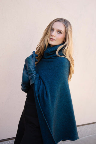 Vuono Huiviponcho | Merino-Possum | Petrol