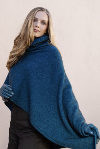 Vuono Huiviponcho | Merino-Possum | Petrol