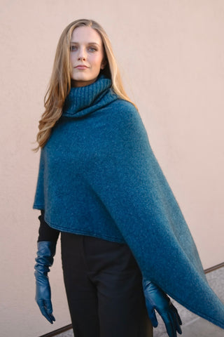 Vuono Huiviponcho | Merino-Possum | Petrol